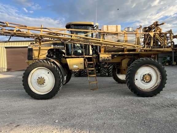 Image of RoGator SS1074 equipment image 3