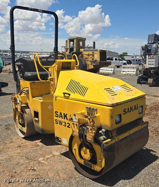 Image of Sakai SW320 equipment image 2
