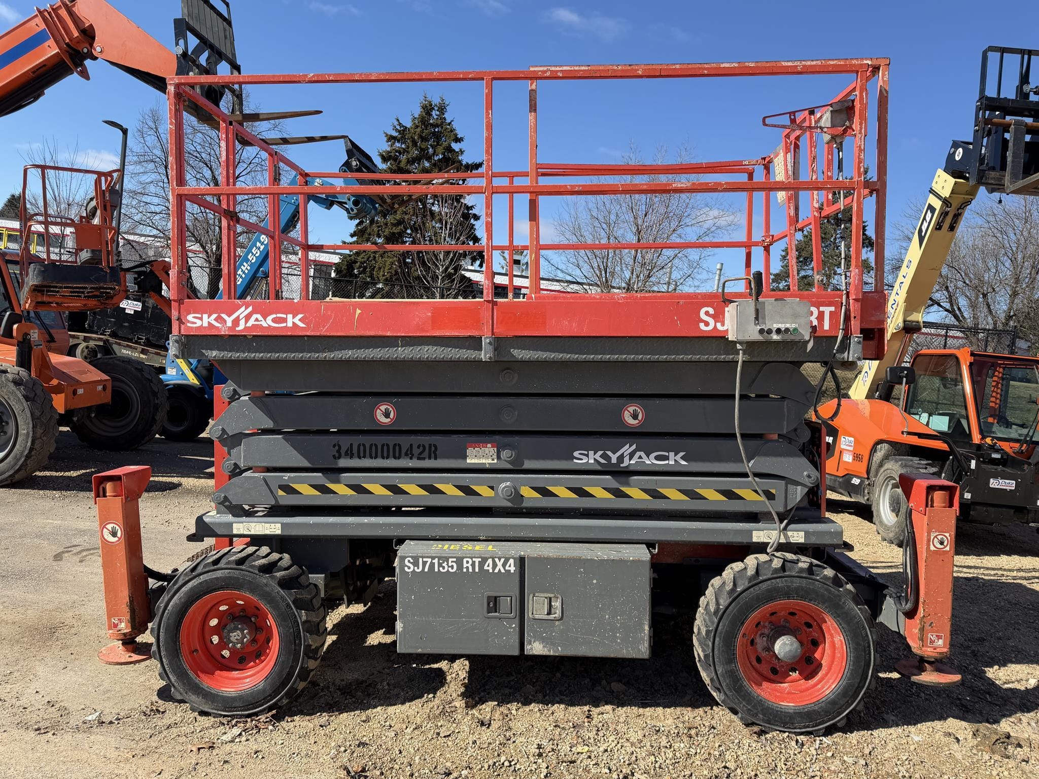 2007 Sky Jack SJ7135RT Equipment Image0