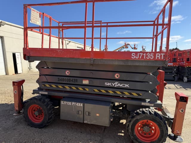Image of Sky Jack SJ7135RT equipment image 4