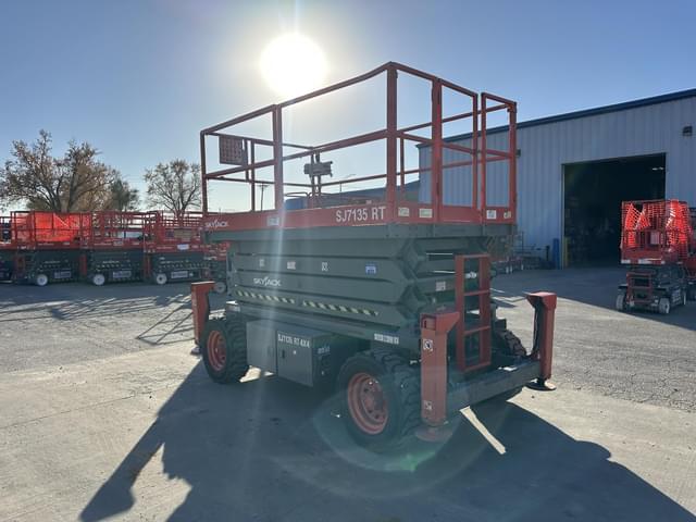 Image of Sky Jack SJ7135RT equipment image 1
