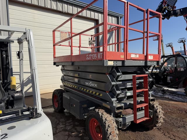 Image of Sky Jack SJ7135RT equipment image 1