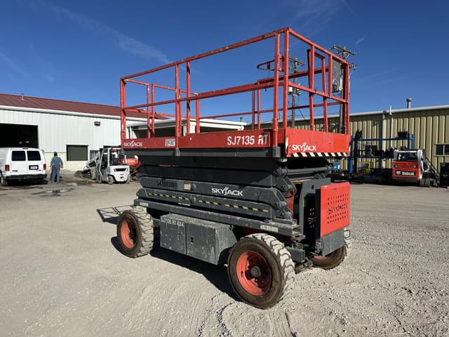 Image of Sky Jack SJ7135RT equipment image 1