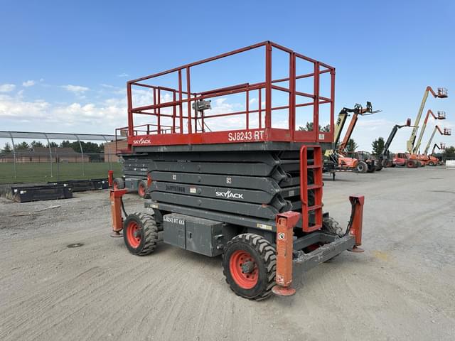 Image of Sky Jack SJ8243RT equipment image 1