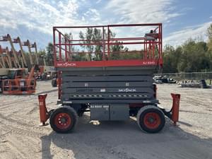 2007 Sky Jack SJ8243RT Image