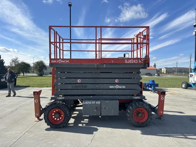Image of Sky Jack SJ8243RT equipment image 4
