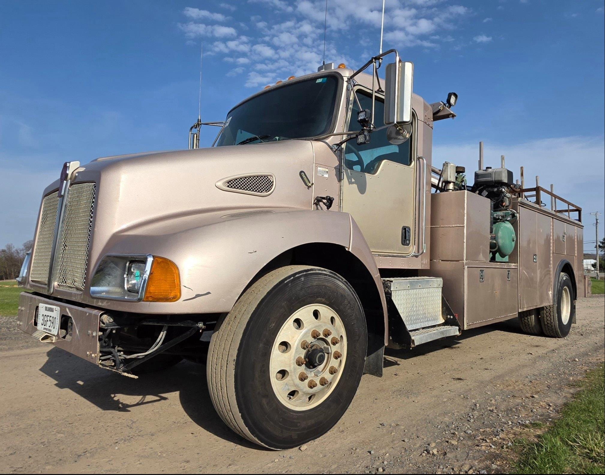 Main image Kenworth T300