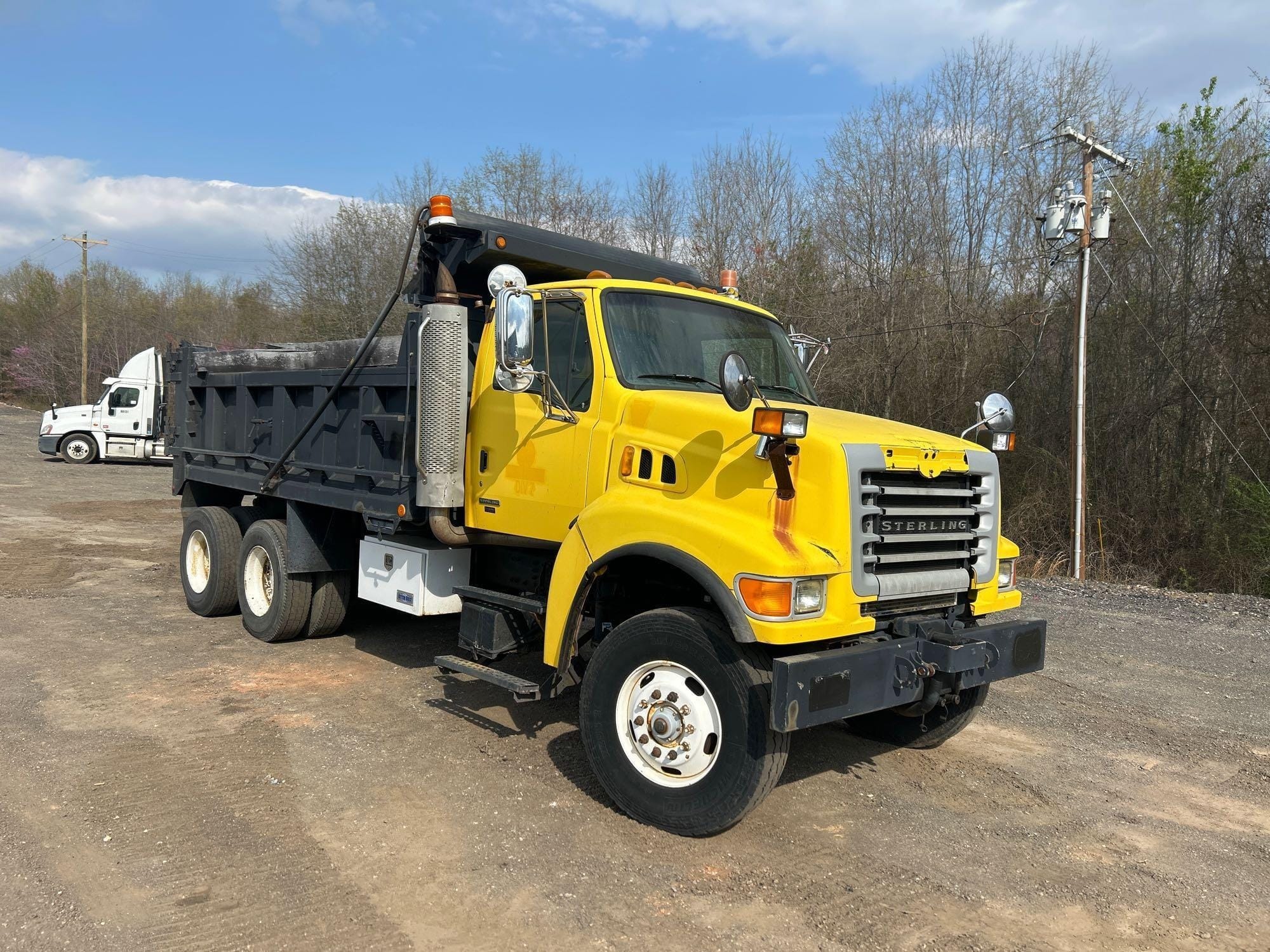 2007 Sterling L9500 Equipment Image0