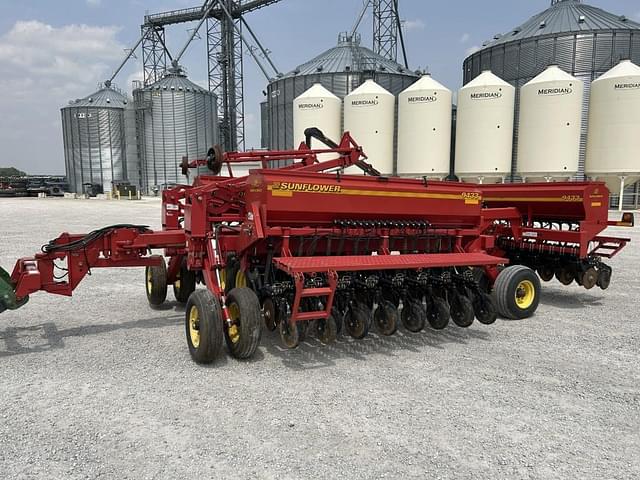 Image of Sunflower 9433-30 equipment image 2
