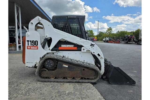 Image of Bobcat T190 equipment image 3