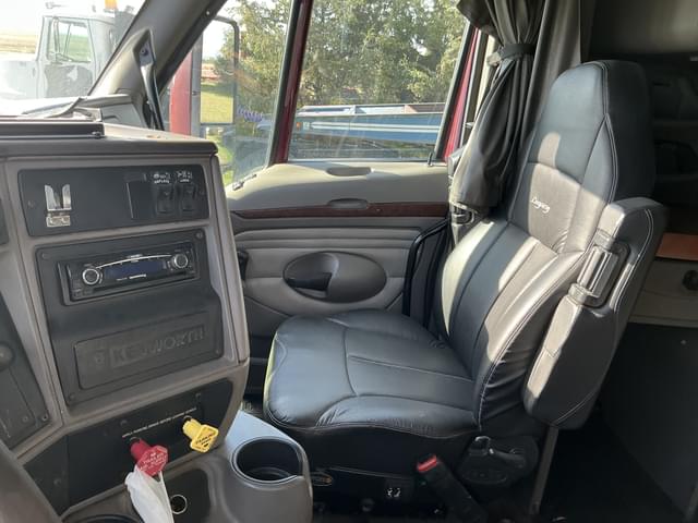 Image of Kenworth T2000 equipment image 2
