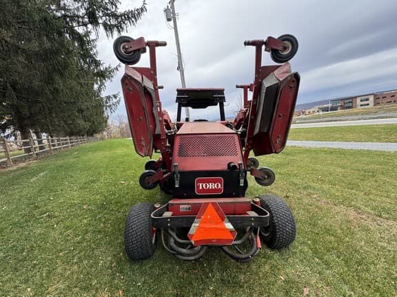 Image of Toro Groundsmaster 580D equipment image 4