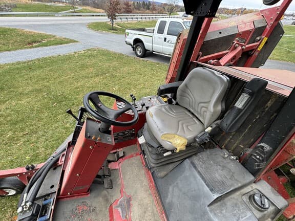 Image of Toro Groundsmaster 580D equipment image 2
