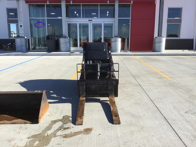Image of Toro Dingo TX420 equipment image 3