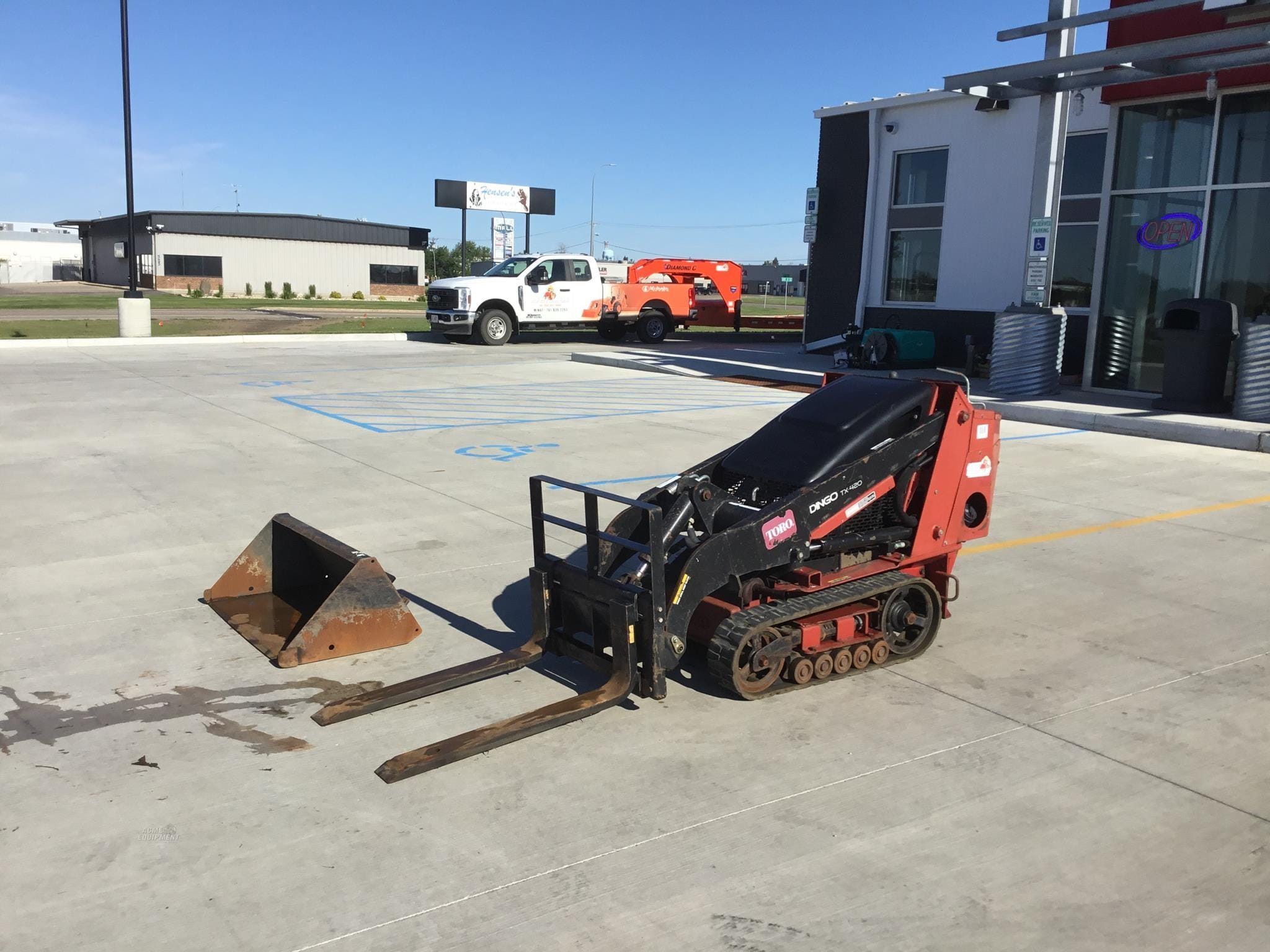 2007 Toro Dingo TX420 Equipment Image0