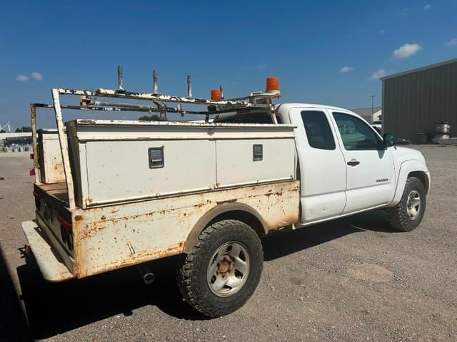 Image of Toyota Tacoma equipment image 3