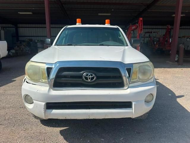 Image of Toyota Tacoma equipment image 1