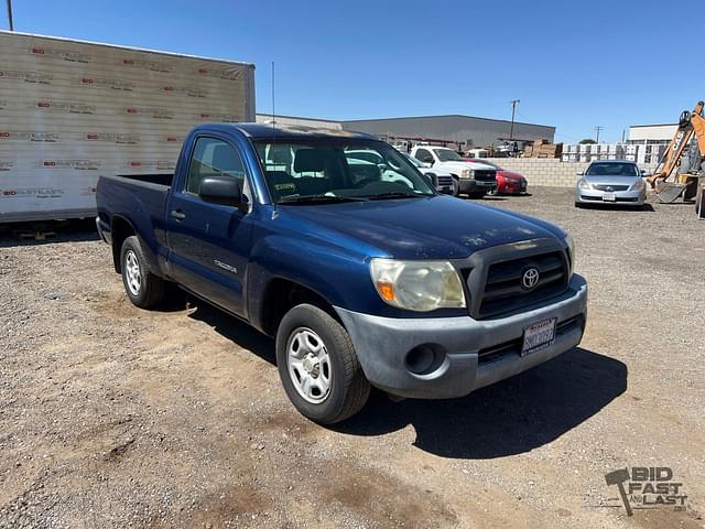 Image of Toyota Tacoma equipment image 2