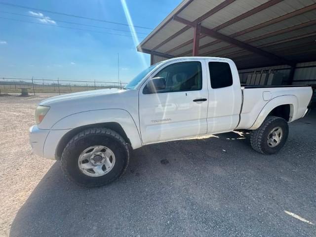 Image of Toyota Tacoma equipment image 3