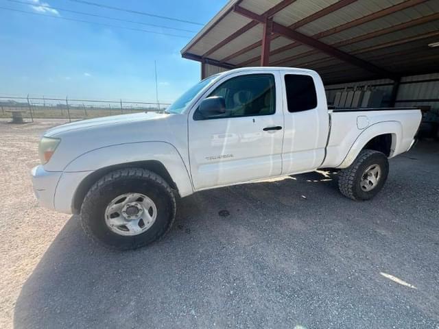 Image of Toyota Tacoma equipment image 2