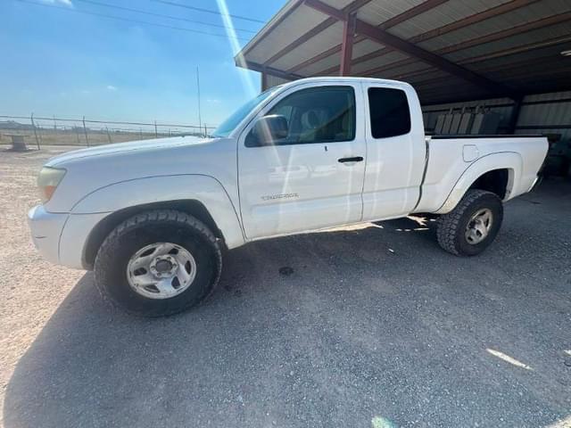 Image of Toyota Tacoma equipment image 4