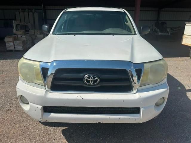 Image of Toyota Tacoma equipment image 1