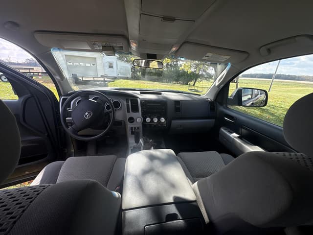 Image of Toyota Tundra equipment image 2