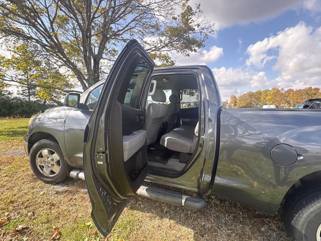 Image of Toyota Tundra equipment image 3