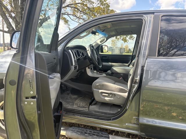 Image of Toyota Tundra equipment image 4