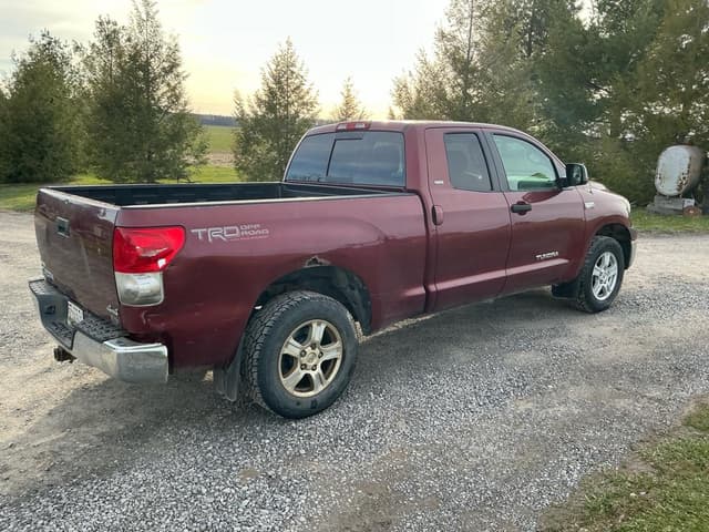 Image of Toyota Tundra equipment image 4