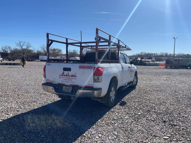 Image of Toyota Tundra SR5 equipment image 4