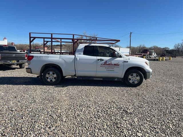 Image of Toyota Tundra SR5 equipment image 3