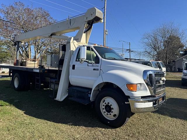 Image of Ford F-750 equipment image 1