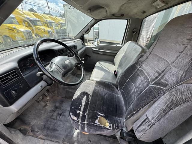 Image of Ford F-750 equipment image 4