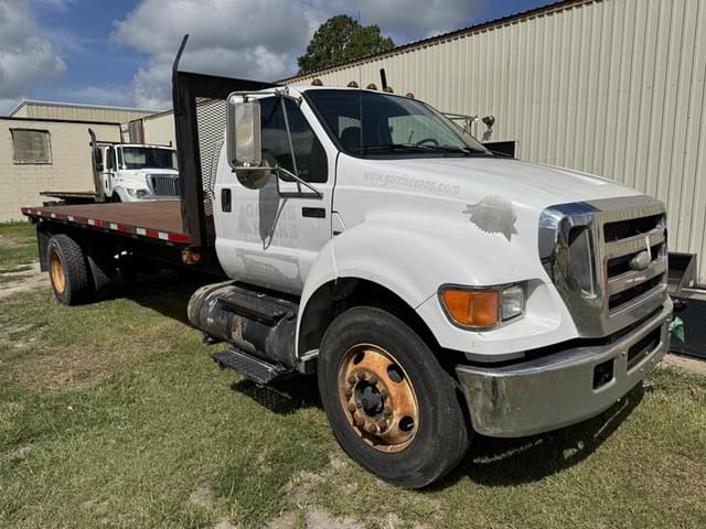 Image of Ford F-750 equipment image 1