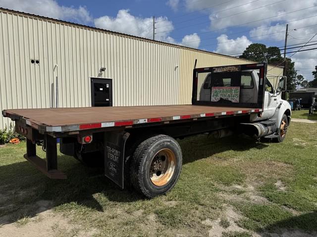 Image of Ford F-750 equipment image 2