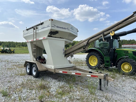 2007 Unverferth Seed Runner 2750 Equipment Image0