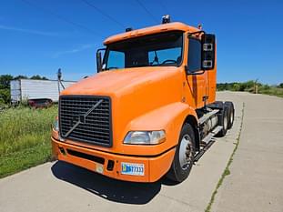 2007 Volvo VNM Equipment Image0