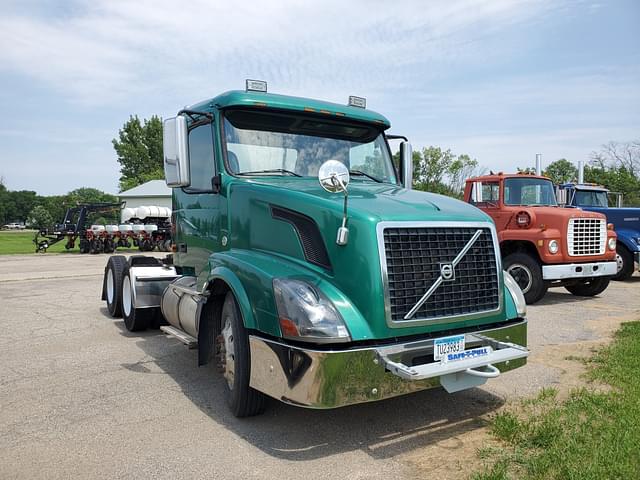Image of Volvo VN equipment image 1
