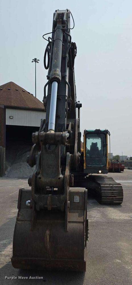 Image of Volvo EC240BLC equipment image 1