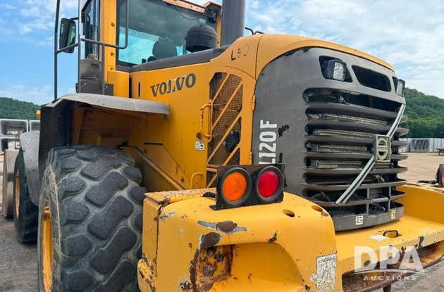 Image of Volvo L120F equipment image 4