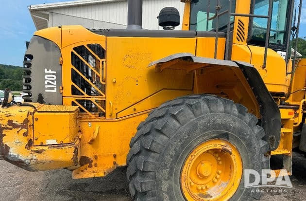 Image of Volvo L120F equipment image 2