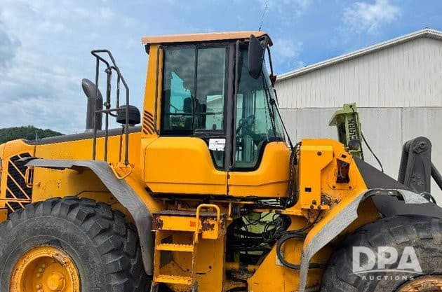 Image of Volvo L120F equipment image 3