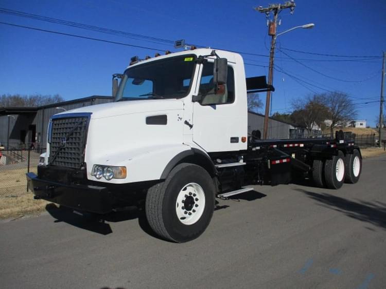 2007 Volvo VHD Equipment Image0