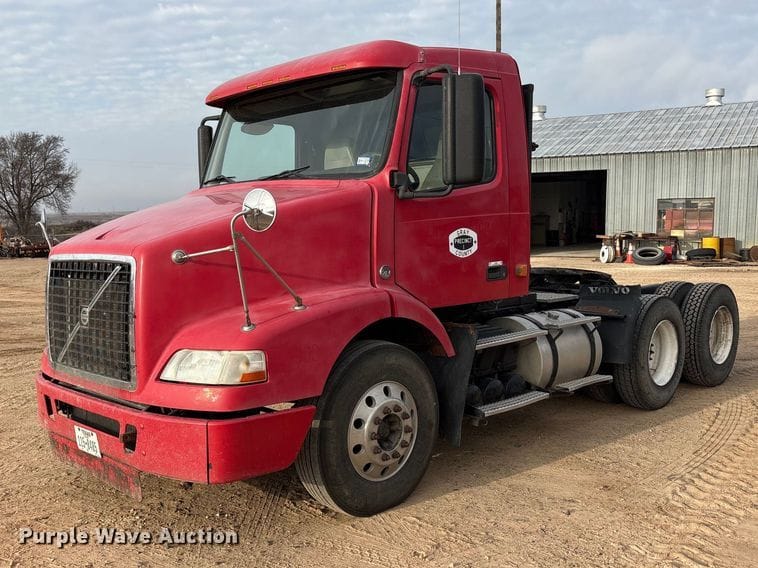 2007 Volvo VN Equipment Image0