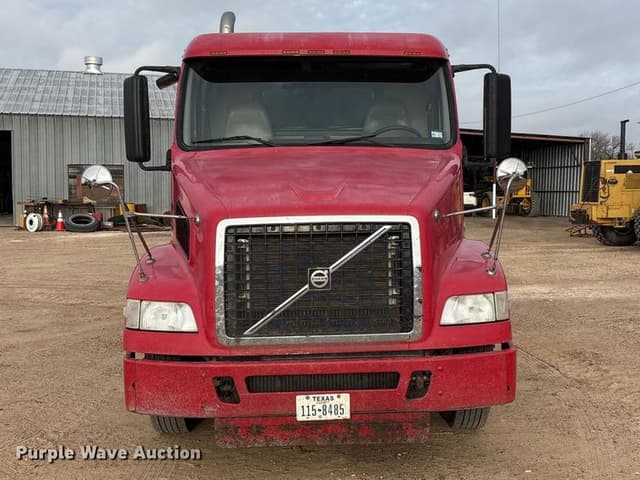 Image of Volvo VN equipment image 1