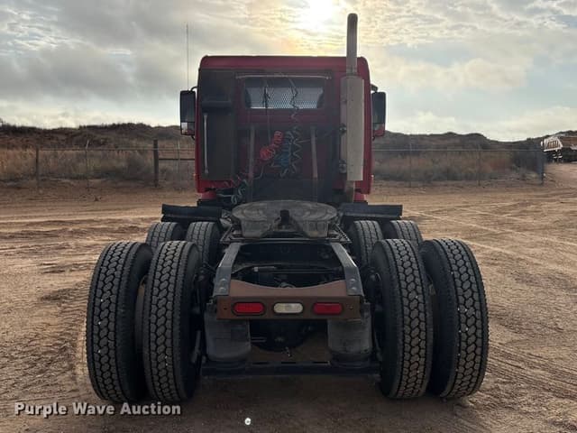 Image of Volvo VN equipment image 4