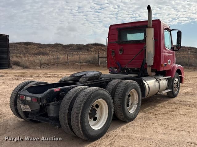 Image of Volvo VN equipment image 4