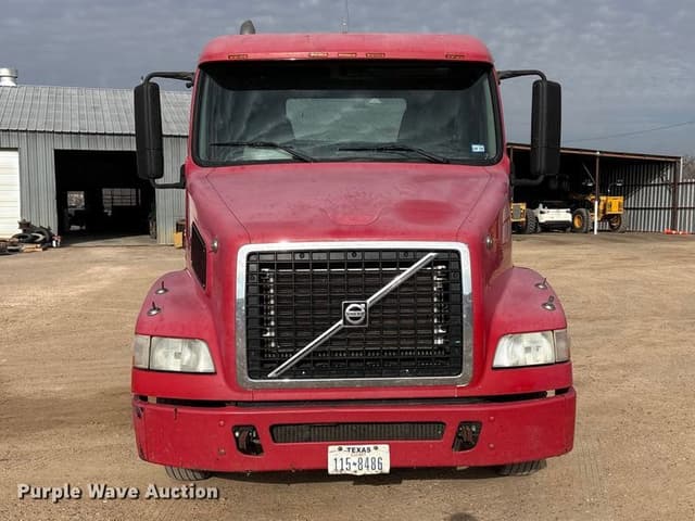 Image of Volvo VN equipment image 1