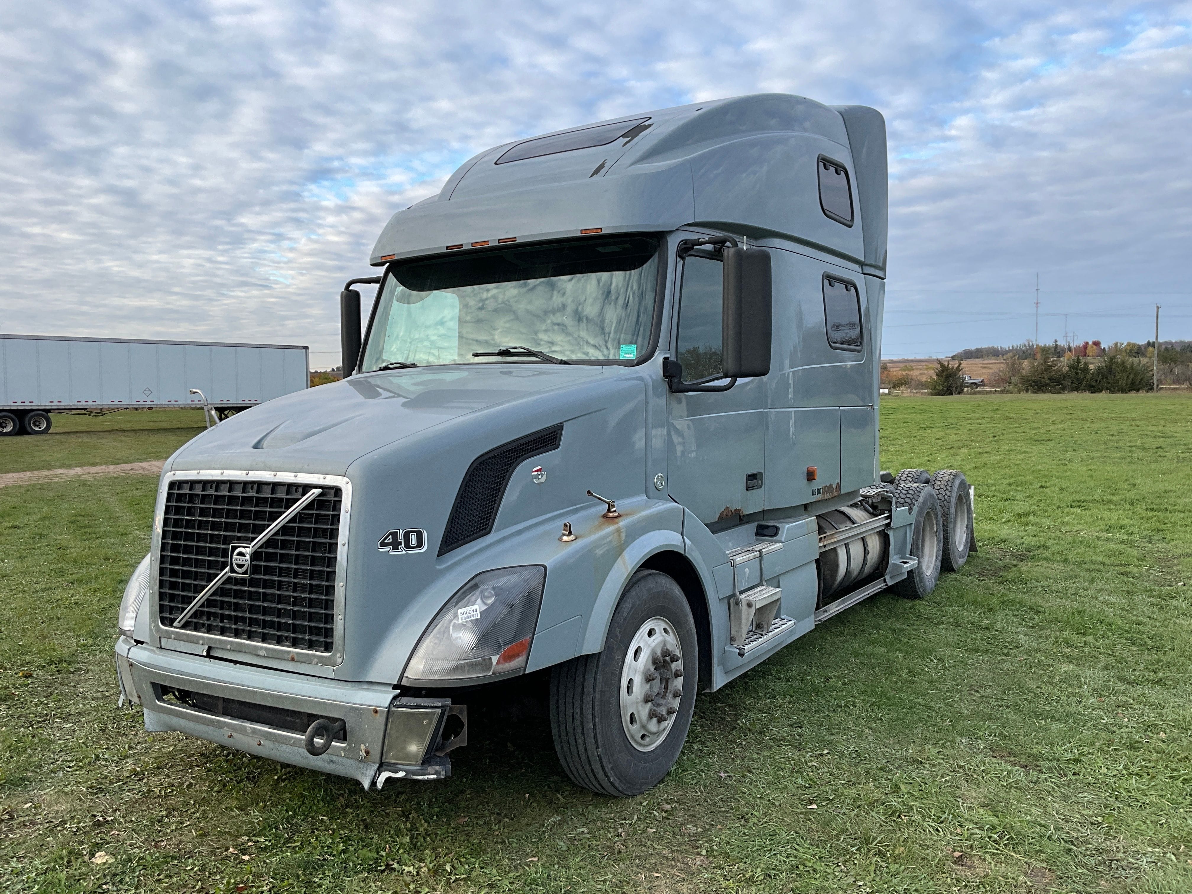 2007 Volvo VN Equipment Image0